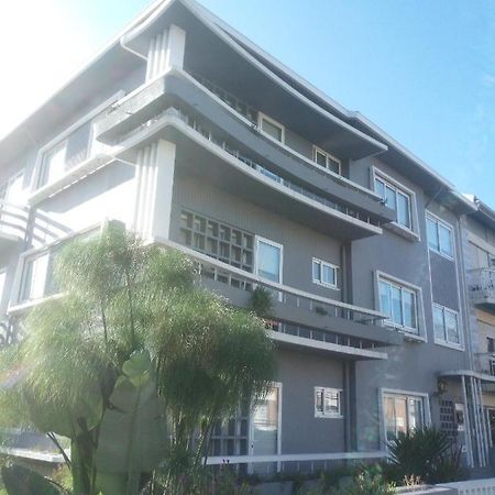 Buddies Charm Apt - Self Catering 阿威罗 外观 照片